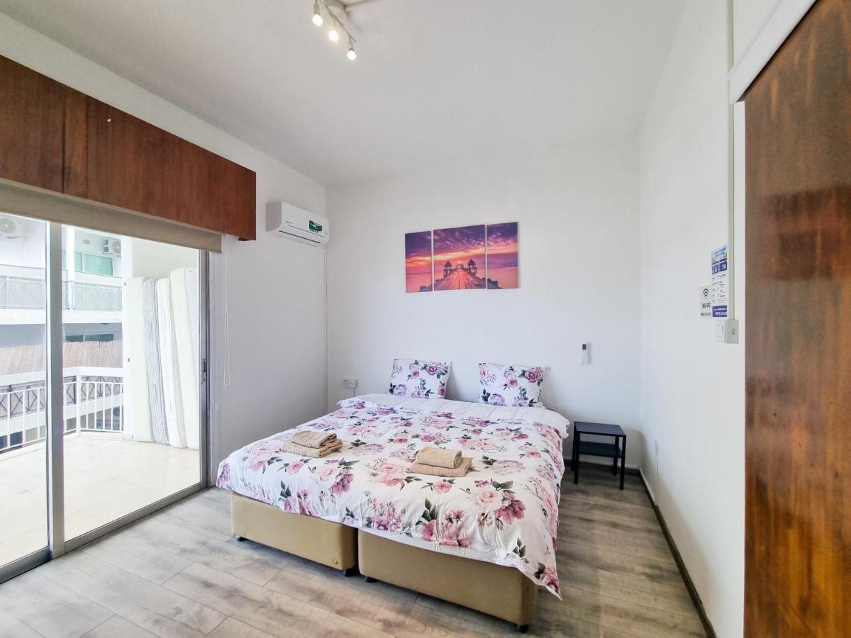 Citycenter Rooms Next To The Beach Larnaca Ngoại thất bức ảnh