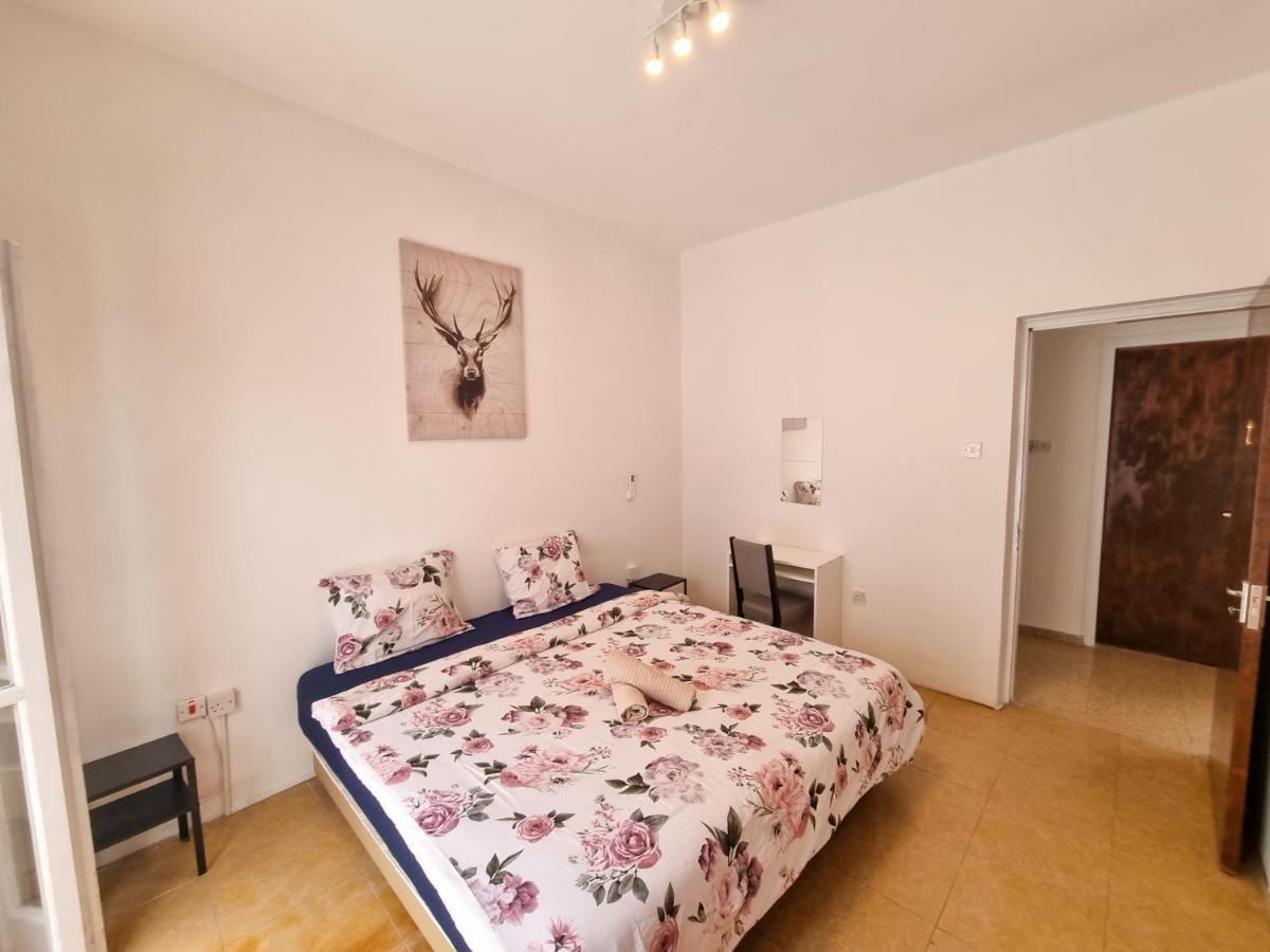 Citycenter Rooms Next To The Beach Larnaca Ngoại thất bức ảnh